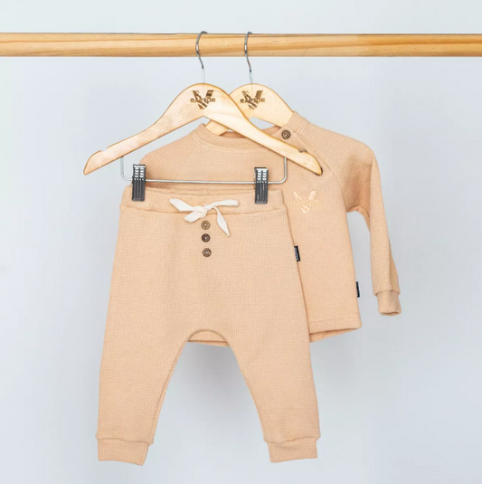 Conjunto waffle baby - remera pantalon beige